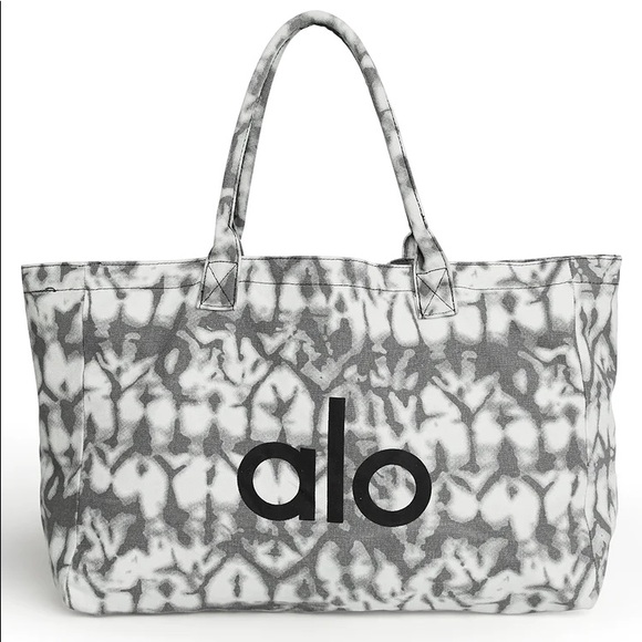 ALO Yoga Handbags - Alo Yoga Shopper Tote